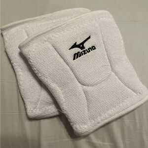 NWOT Mizuno Volleyball Knee Pads Unisex Size(L)color White